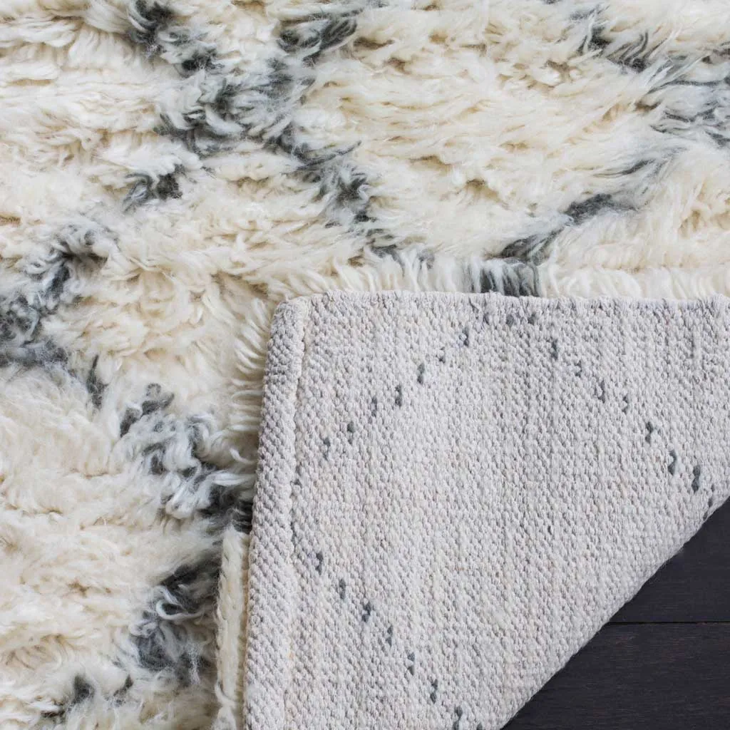 Kenya Diamond Ivory/Gray Area Rug