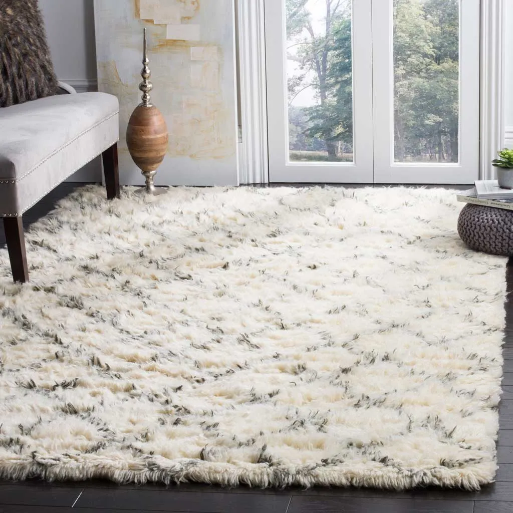 Kenya Diamond Ivory/Gray Area Rug