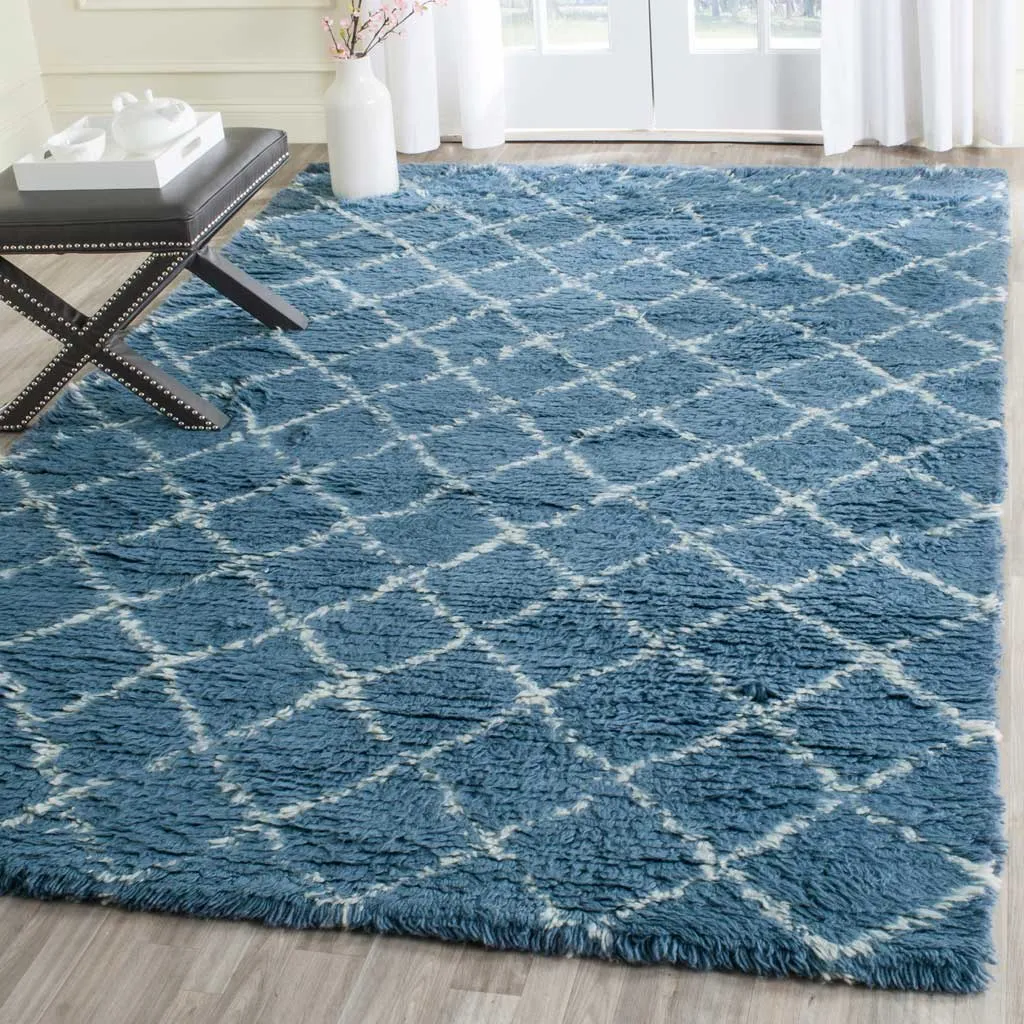 Kenya Diamond Light Blue/Ivory Area Rug
